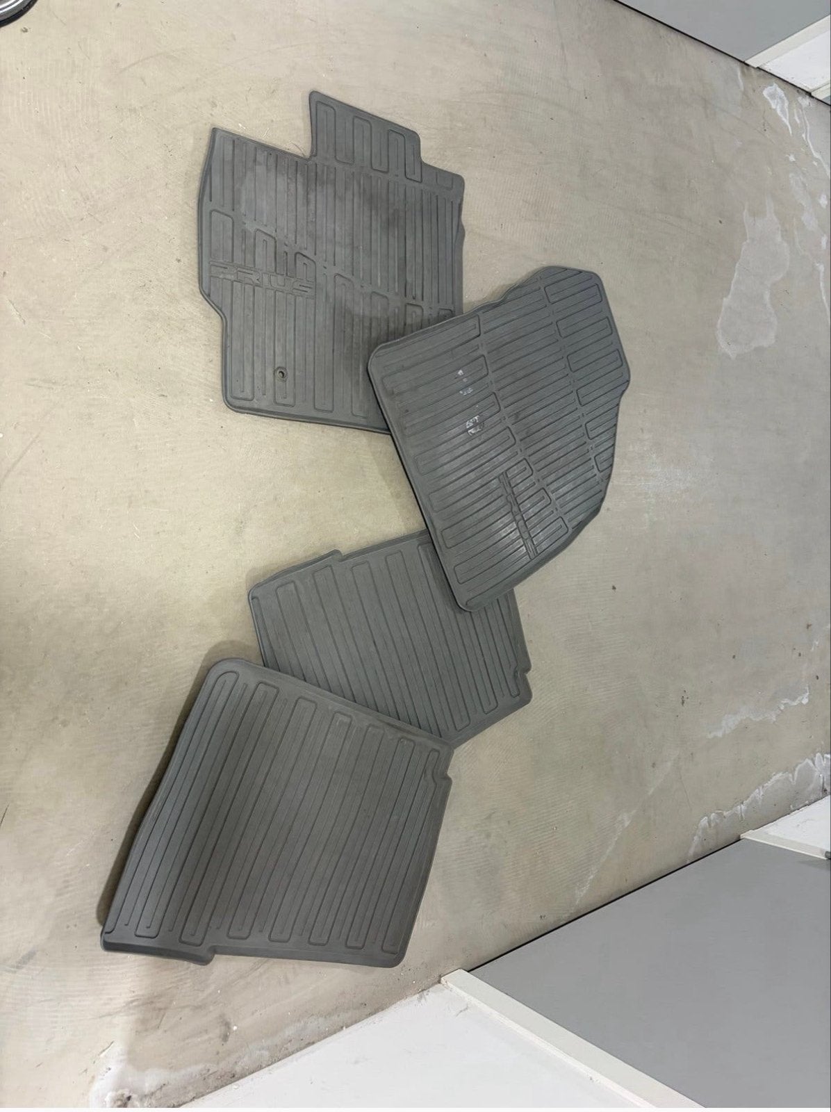 Toyota Prius rubberen automatten set (4 stuks), Ophalen, Gebruikt