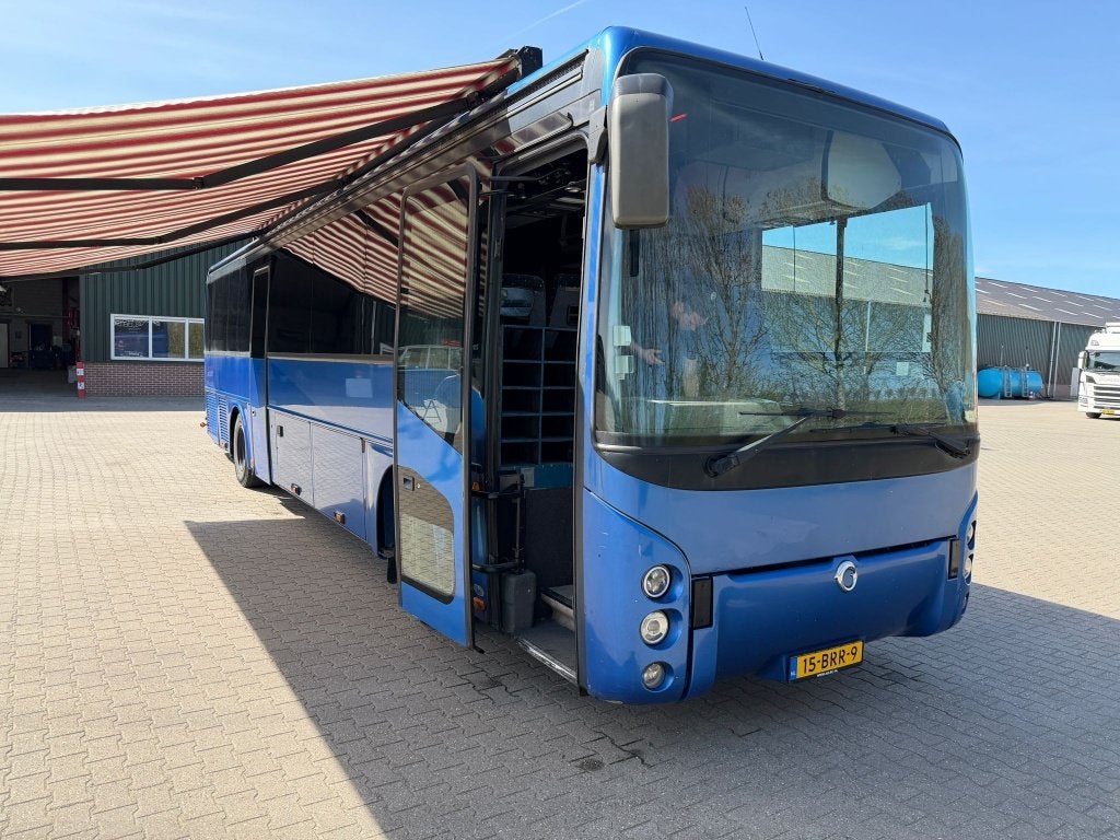 Touringcar - partycamper bus (12m) 8 Bedden, Bar + Tap, Zwart, Iveco, Blauw, Particulier