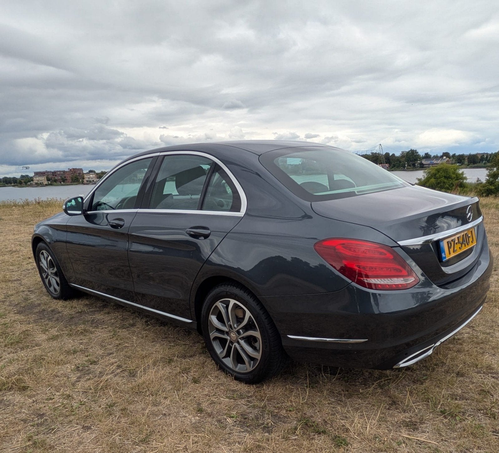 Mercedes-Benz C-Klasse C200 2.0 135KW Aut7 2014 Grijs, Auto's, 1800 kg, Zwart, 4 cilinders, 75 €/maand