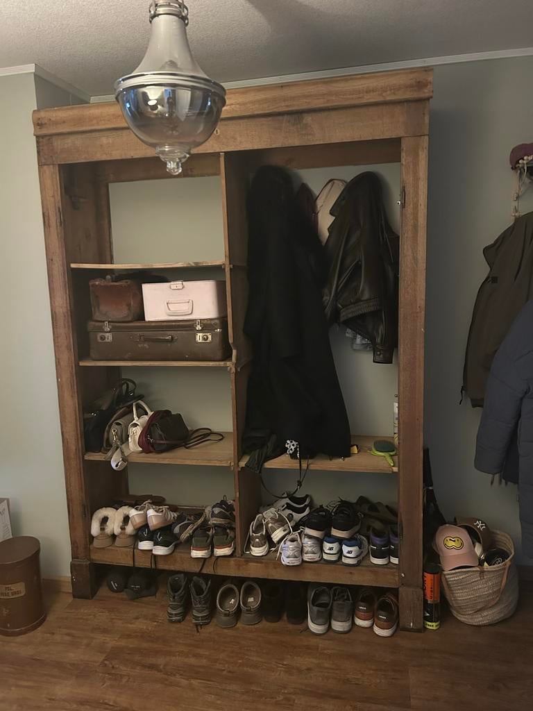 Ouderwetse garderobe kast, Ophalen, Met plank(en), Gebruikt, 100 tot 150 cm