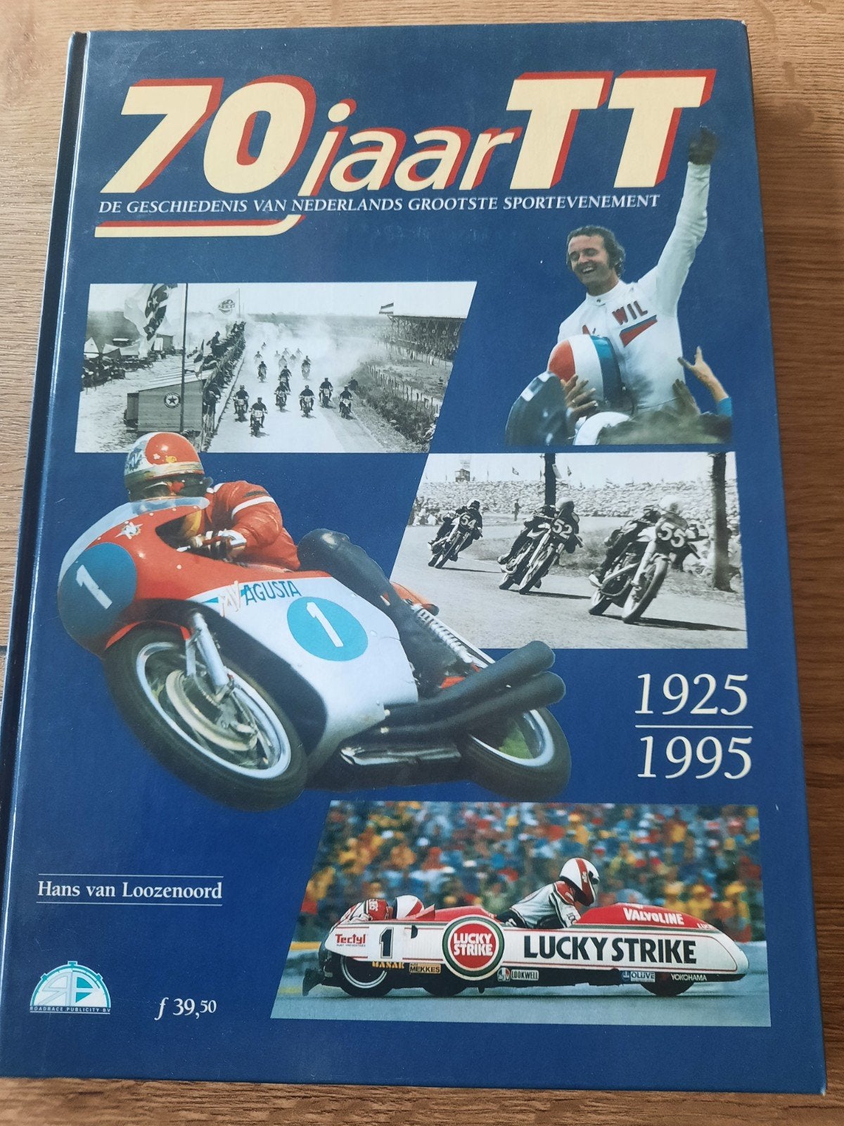 70 jaar TT Assen Geschiedenis, Boeken, Sportboeken, Gelezen, Lopen en Fietsen, Verzenden