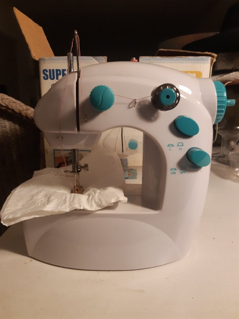 2 compacte naaimachines,  zgan,20,00 Euro per stuk minimaal, Ophalen, Zo goed als nieuw