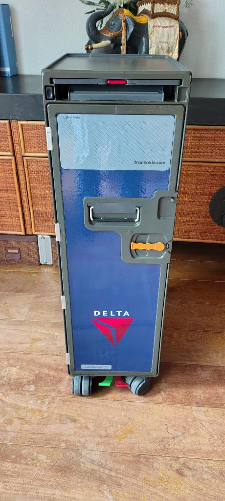 Delta Air Lines - vliegtuigtrolley - halfsize - redesigned, Gebruikt, Overige typen, Ophalen of Verzenden, Norduyn