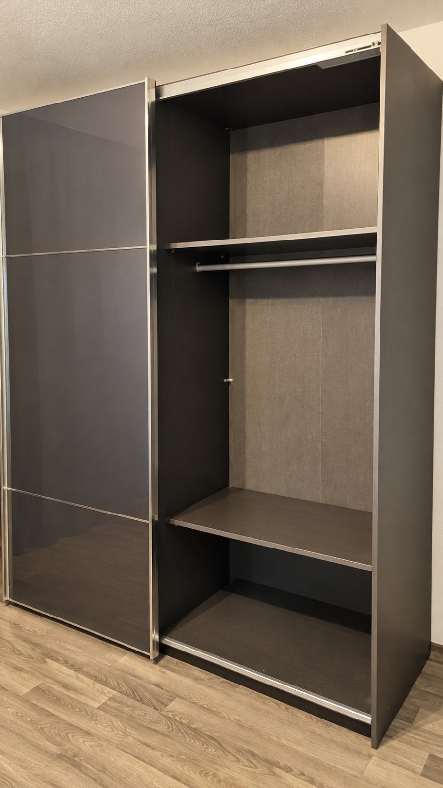 Kledingkast schuifdeuren antraciet glans, Ophalen, 50 tot 75 cm, 150 tot 200 cm, 150 tot 200 cm