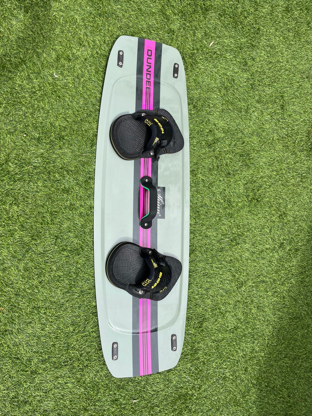 Shinn Dundee + Sneaker 5 pads, Watersport en Boten, Kitesurfen, Twintip, Ophalen, Gebruikt, Kiteboard