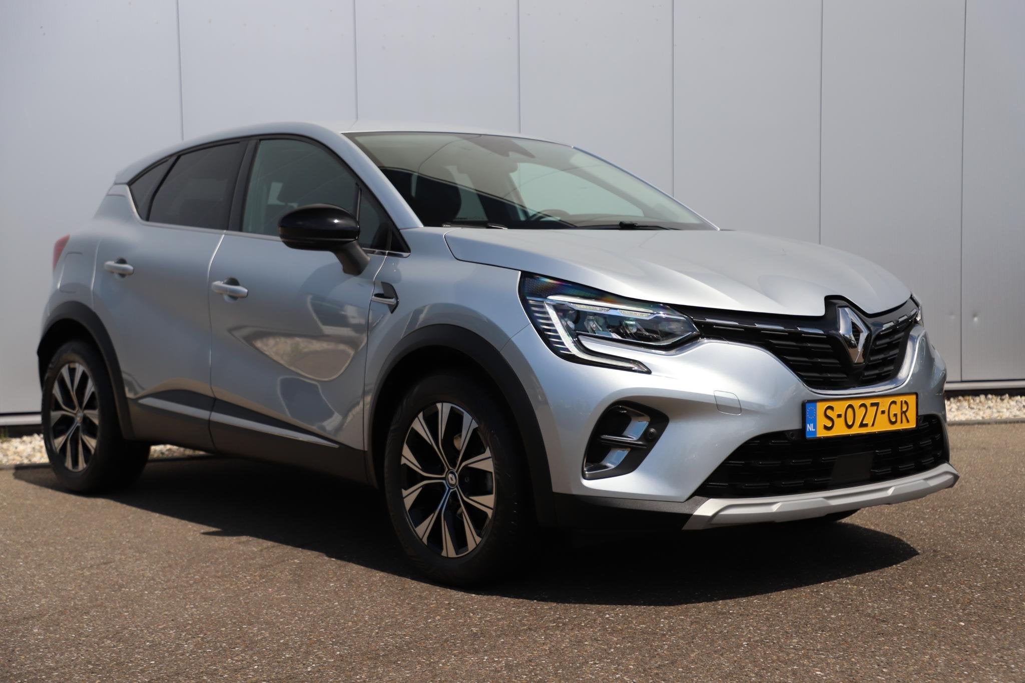 Renault Captur 1.0 TCe 90 techno Navigatie Achteruitrijcamer, Voorwielaandrijving, Gebruikt, Euro 6, Met garantie (alle)