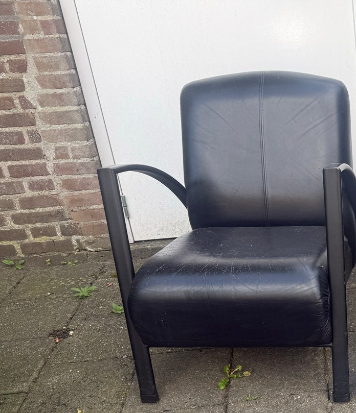 Gratis af te halen: Leren fauteuil met karakter in Uden, Ophalen, Gebruikt, 50 tot 75 cm, Leer