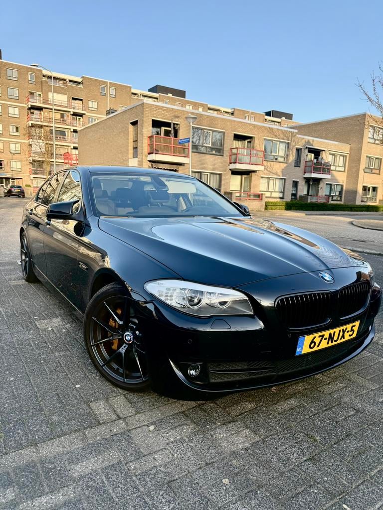 BMW 5-Serie 3.0 I 528 AUT 2010 Zwart, Auto's, Achterwielaandrijving, Origineel Nederlands, Particulier, Sedan