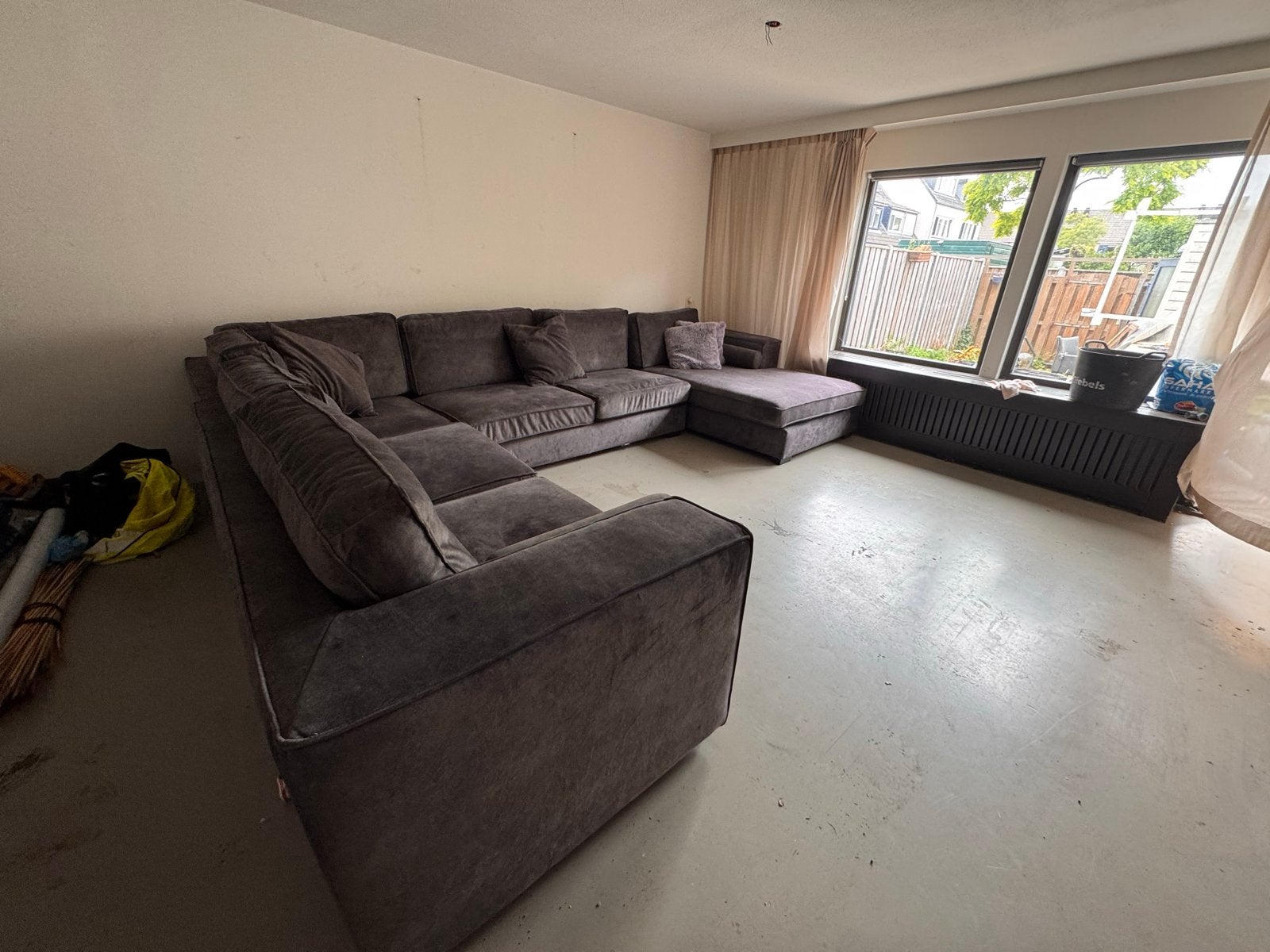 Grote U-bank met lounge-deel - Brandgaatje in zitkussen, Huis en Inrichting, Banken | Complete zithoeken, Ophalen, Gebruikt, Stof