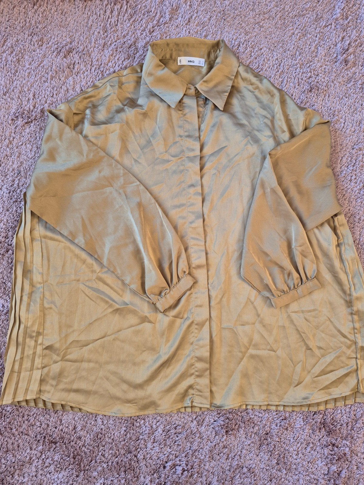 MNG satijnen blouse en plissé rok set, maat S, Kleding | Dames, Beige, MNG, Ophalen of Verzenden, Zo goed als nieuw