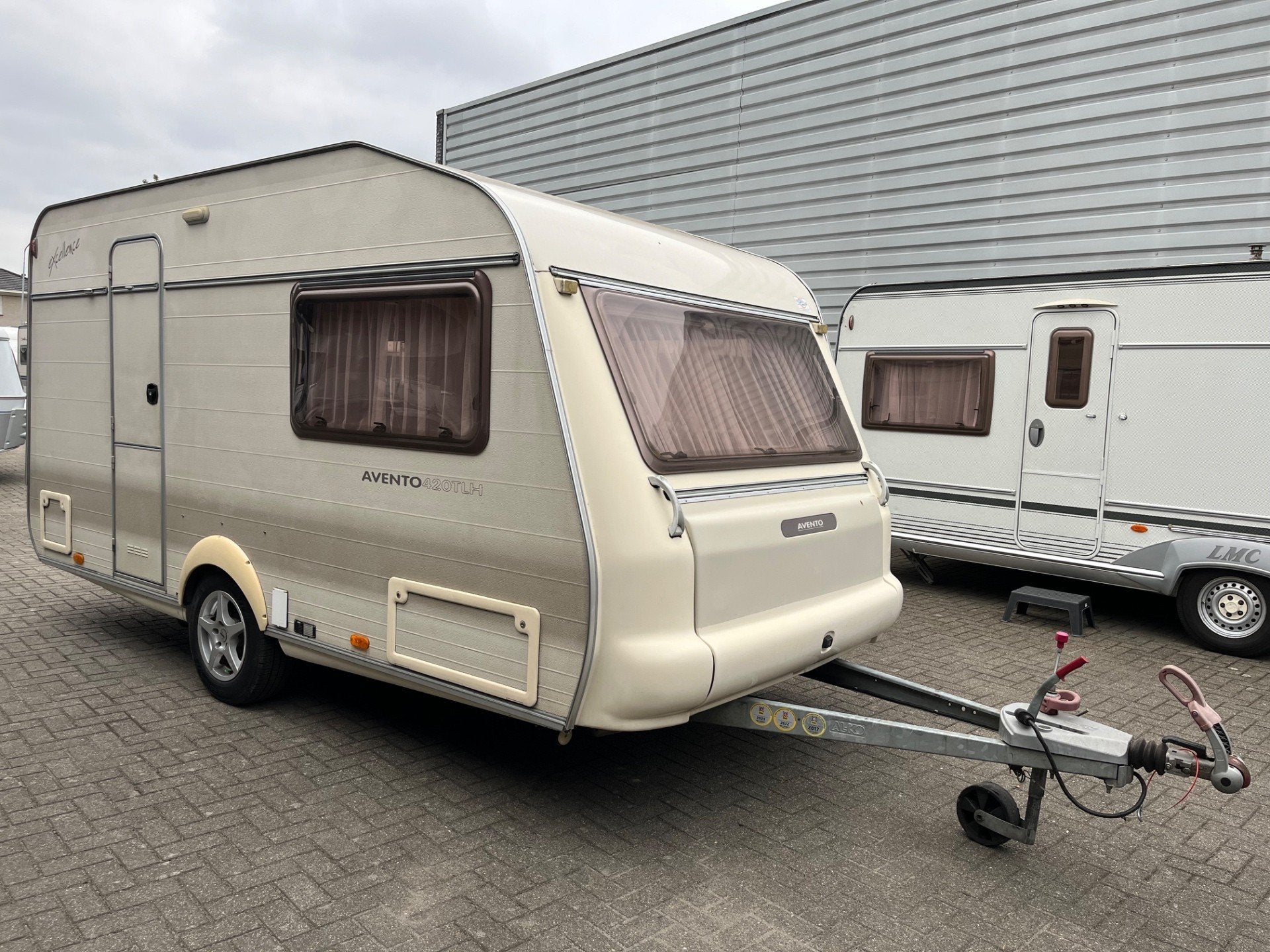 Avento Excellence 420 TLH (bj 2002), Bedrijf, 750 - 1000 kg, 6 tot 7 meter, Schokbreker