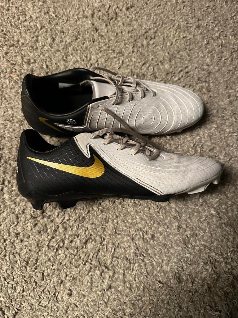Nike voetbalschoenen maat 42,5, Maat XS of kleiner, Ophalen, Zo goed als nieuw, Schoenen