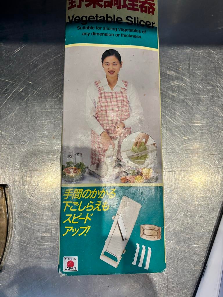 Shimomura Japanse groentesnijder met diverse messen, Gebruikt, Ophalen of Verzenden, Metaal, Snijmachine