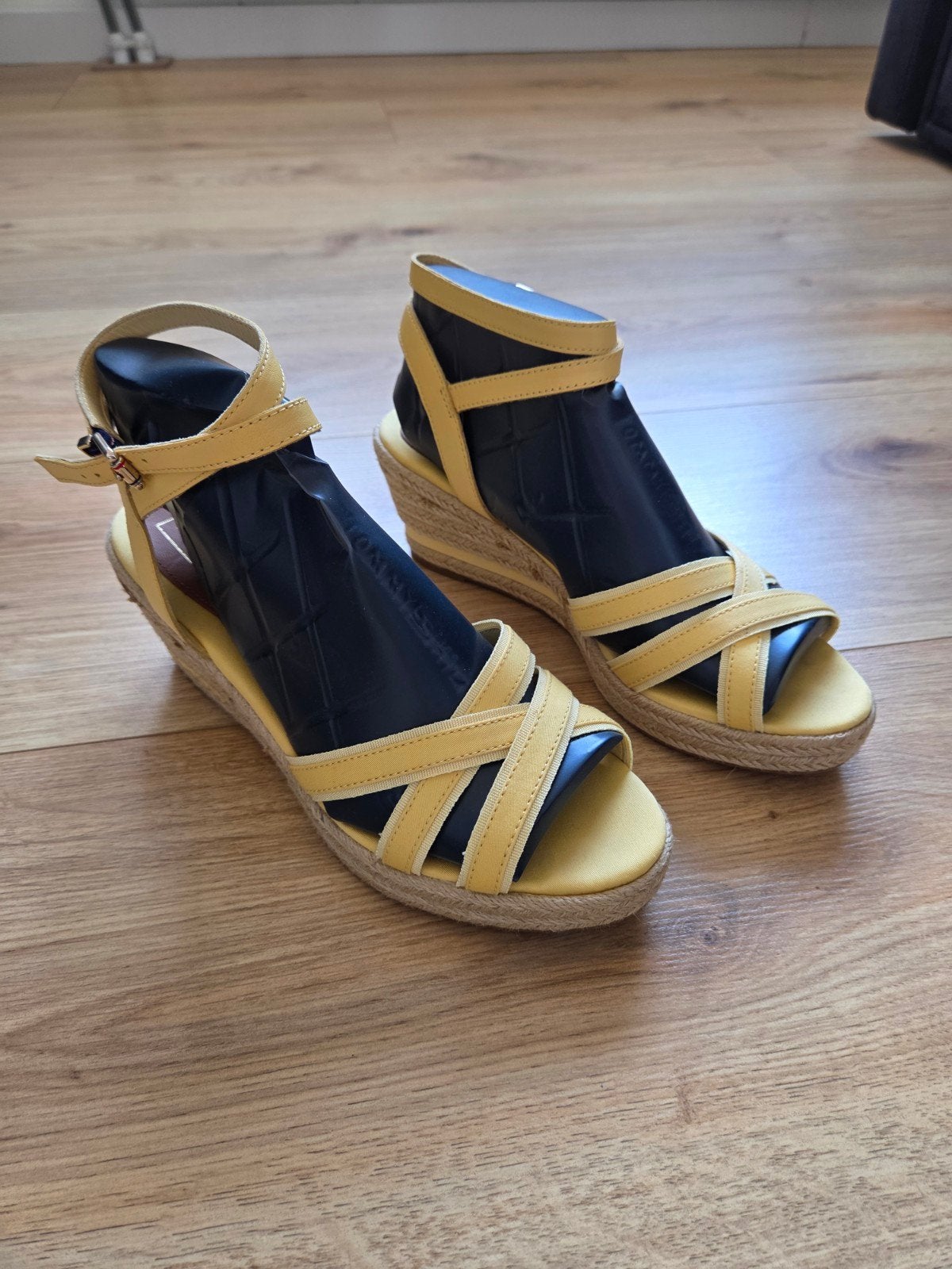 Sandalen Tommy hilfiger, maat 41, Geel, Zo goed als nieuw, Tommy Hilfiger, Sandalen of Muiltjes