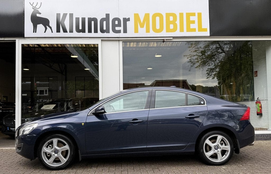Volvo S60 T3 Summum |Xenon|Leder|Trekhaak|, Voorwielaandrijving, 15 km/l, Gebruikt, 4 cilinders