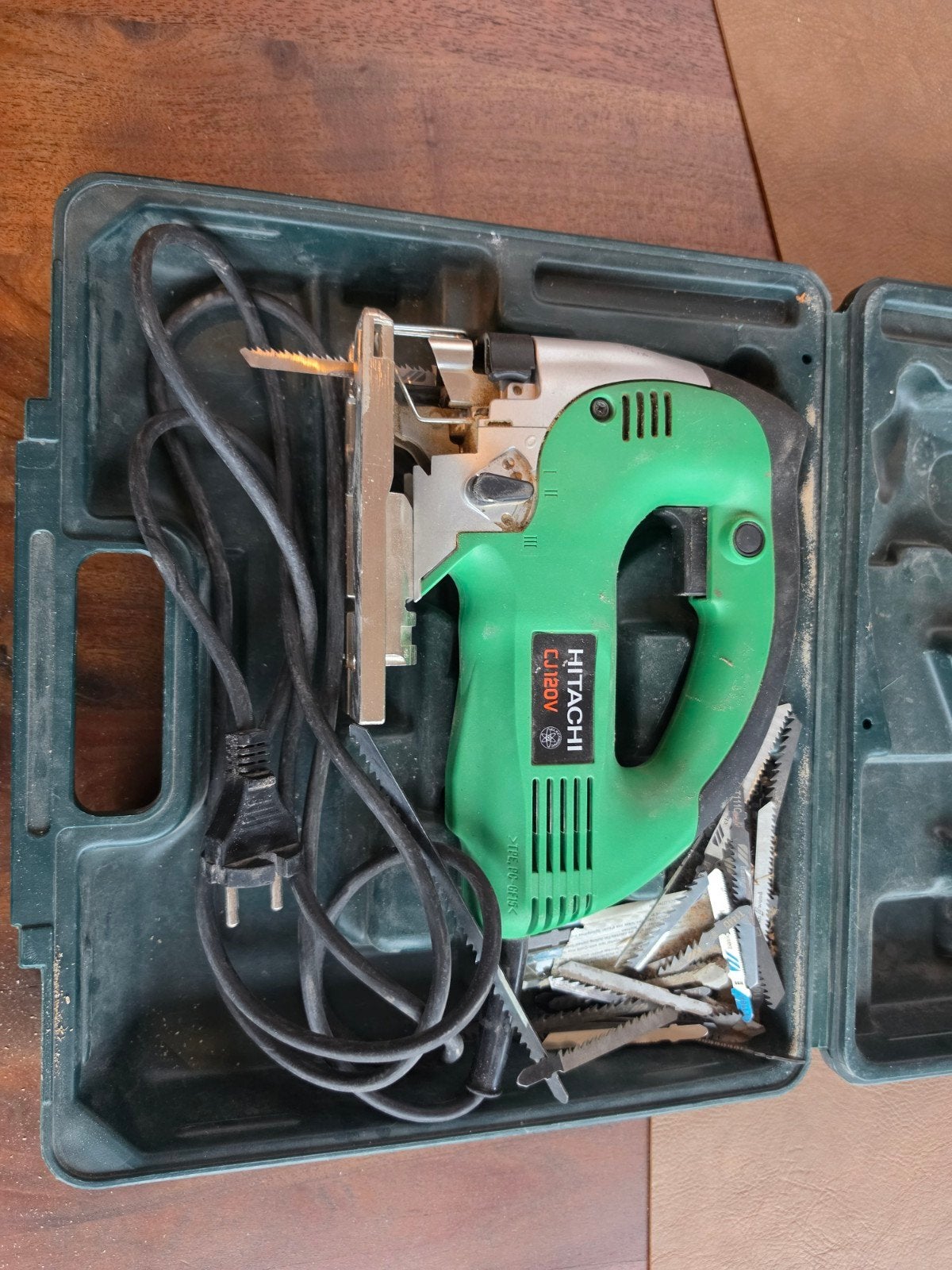 Hitachi CJ120V Decoupeerzaag met Koffer en Zaagjes, Ophalen, Gebruikt, Decoupeerzaag, 600 tot 1200 watt