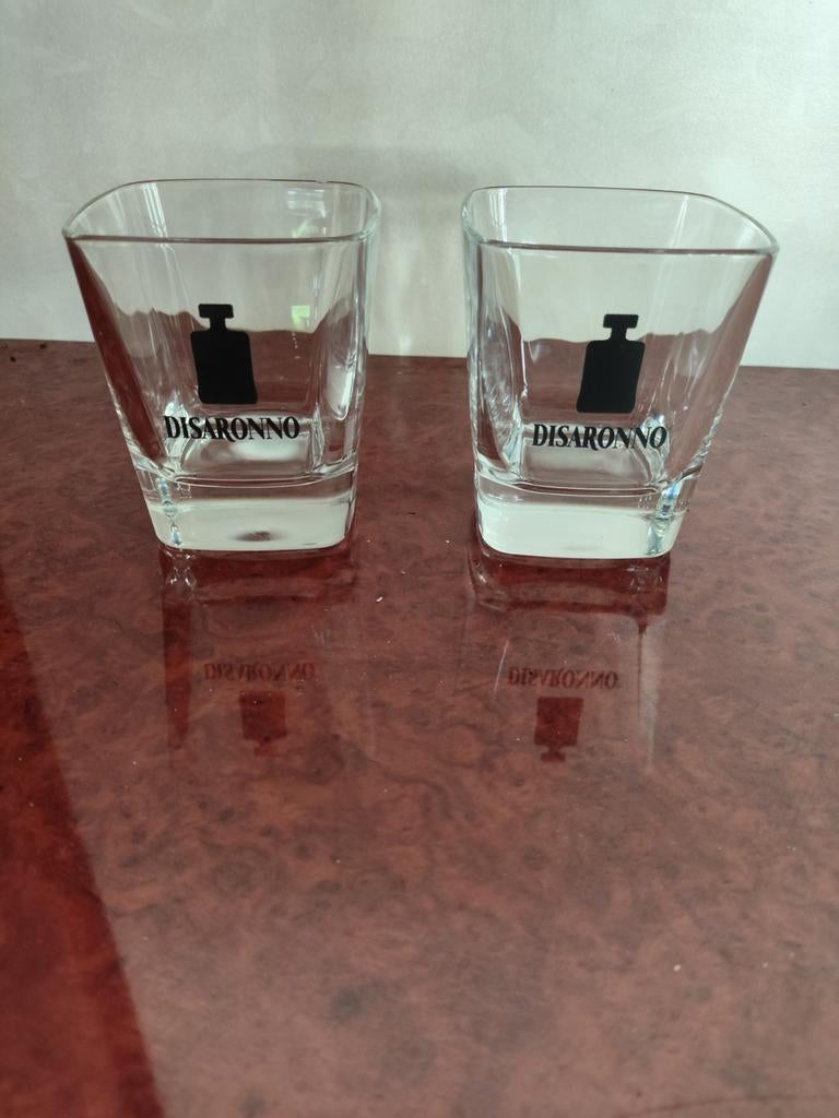 2x Disaronno glazen - vierkant, Huis en Inrichting, Ophalen of Verzenden, Zo goed als nieuw, Overige merken, Glas
