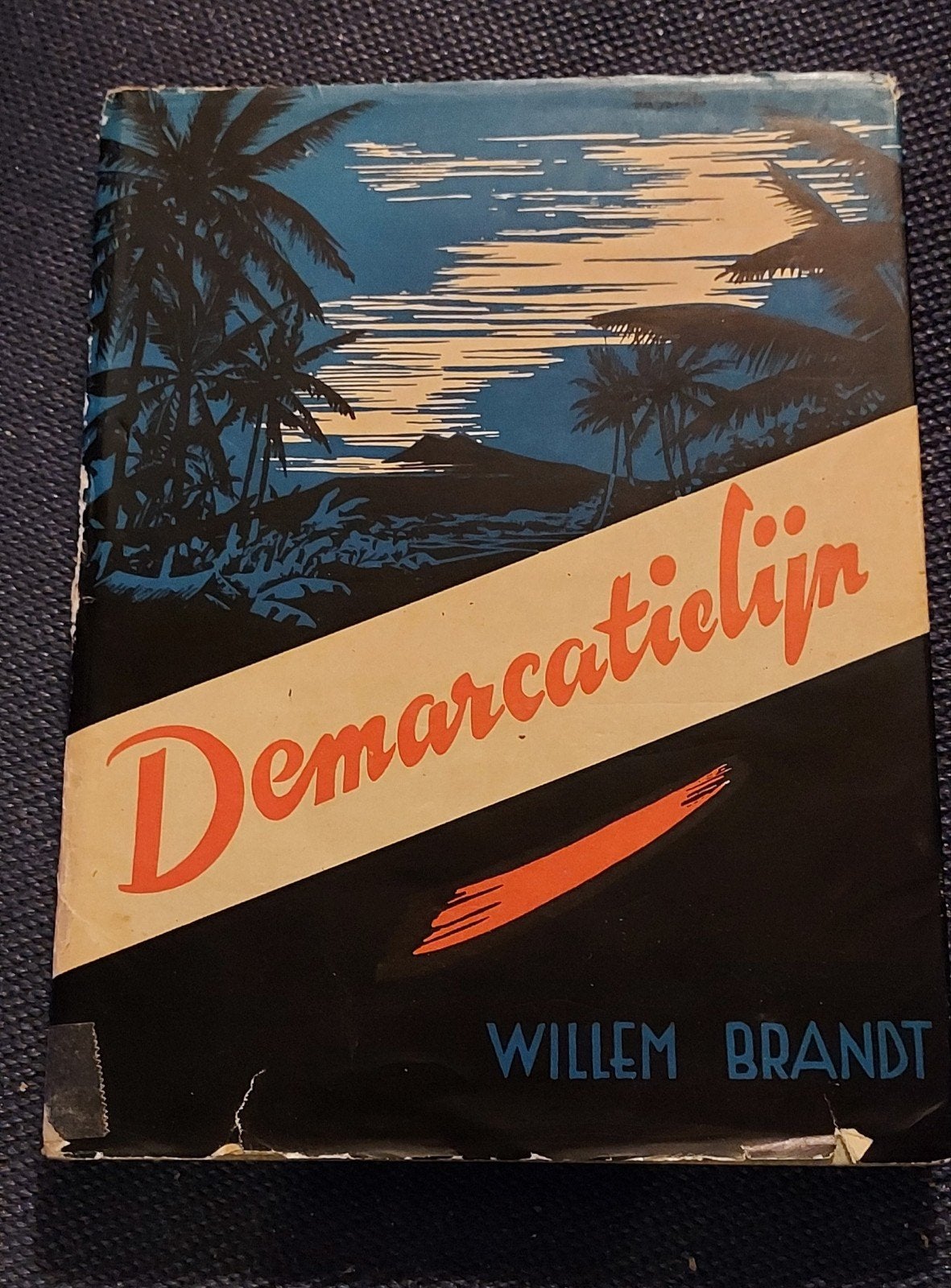 Demarcatielijn (1947) - Willem Brandt – Met Stofomslag (1e d, Ophalen of Verzenden, Willem brandt