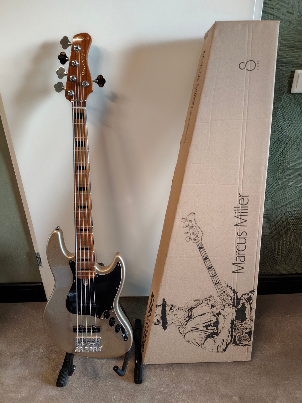 Marcus Miller V5 5-string Champagne Gold, Ophalen, Zo goed als nieuw, Elektrisch, 5-snarig