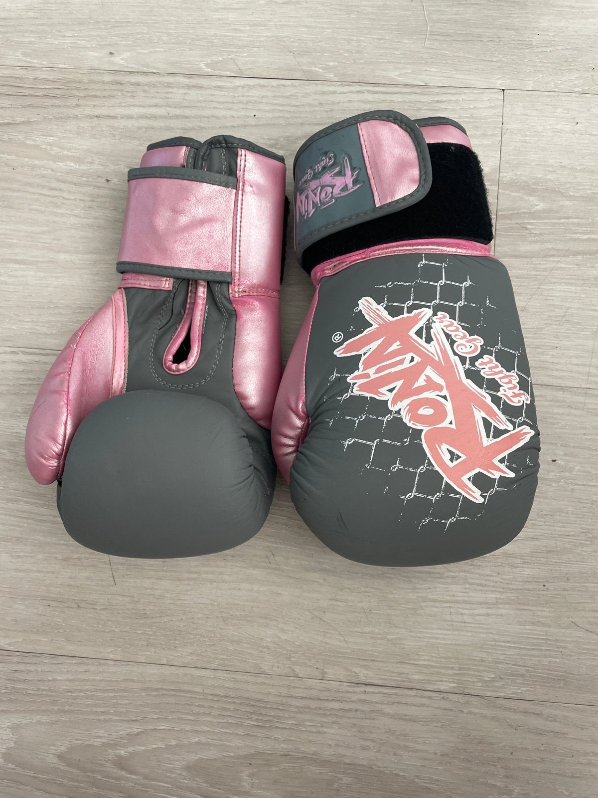 Roze en grijze bokshandschoenen -12 OZ- Ronin Fight Gear, Ophalen, Gebruikt, Bokshandschoenen