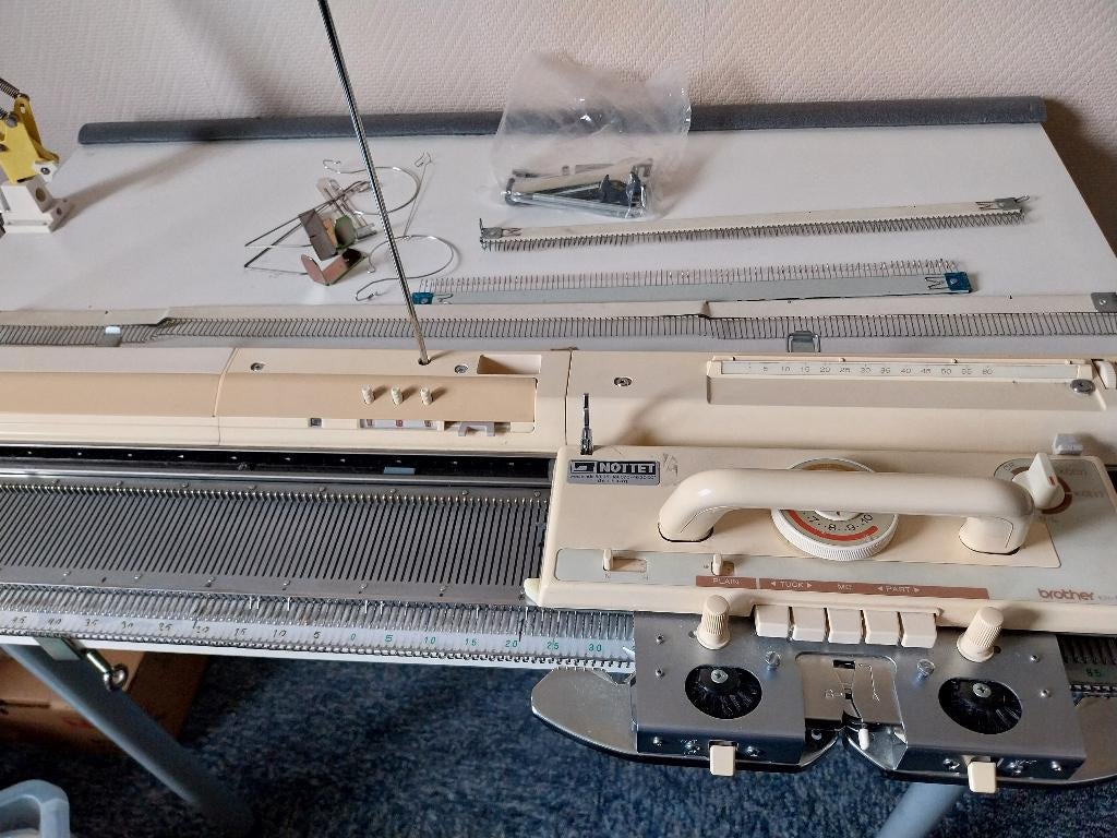 Breimachine Brother  KH 910 met dubbelbed KR 850, Ophalen, Gebruikt, Toebehoren, Brother