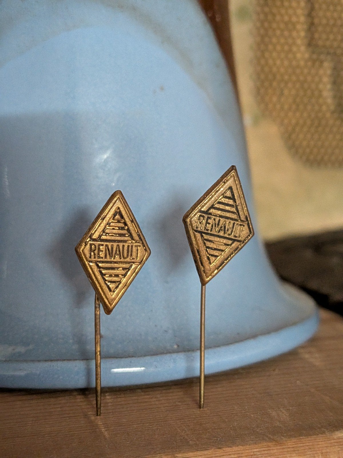 Set van 2 Vintage Renault Speldjes - Auto Embleem, Ophalen of Verzenden, Gebruikt, Auto's