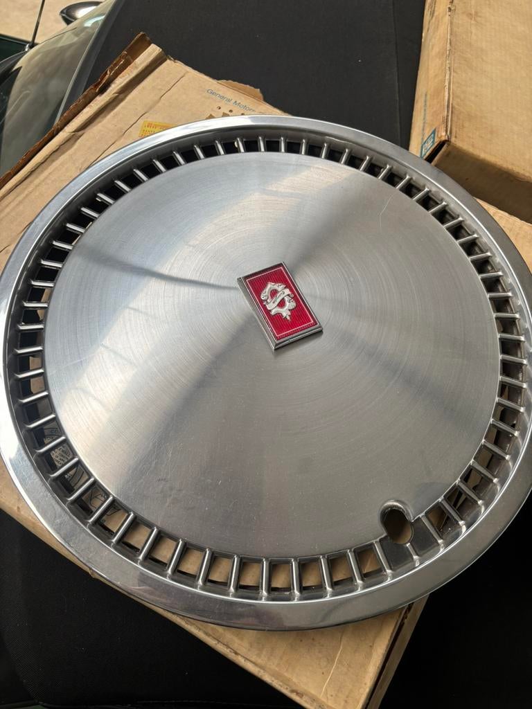 4x Oldsmobile rvs wieldoppen 15” in de doos, Ophalen, Zo goed als nieuw