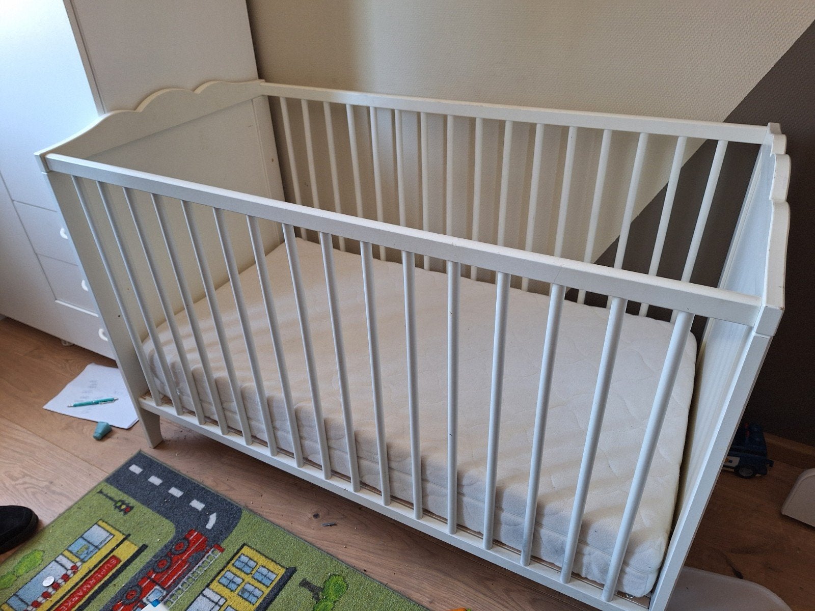 baby ledikantje met dik matras babyledikant, Ophalen, Gebruikt, Ledikant
