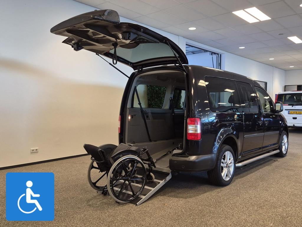 Volkswagen Caddy Maxi Rolstoelauto 5+1, Auto's, Voorwielaandrijving, Gebruikt, Zwart, Handgeschakeld
