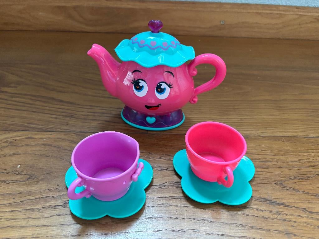 Theeservies speelgoed, Kinderen en Baby's, Speelgoed | Speelkeukens, Ophalen of Verzenden, Gebruikt, Kunststof, Speelkeuken-accessoire