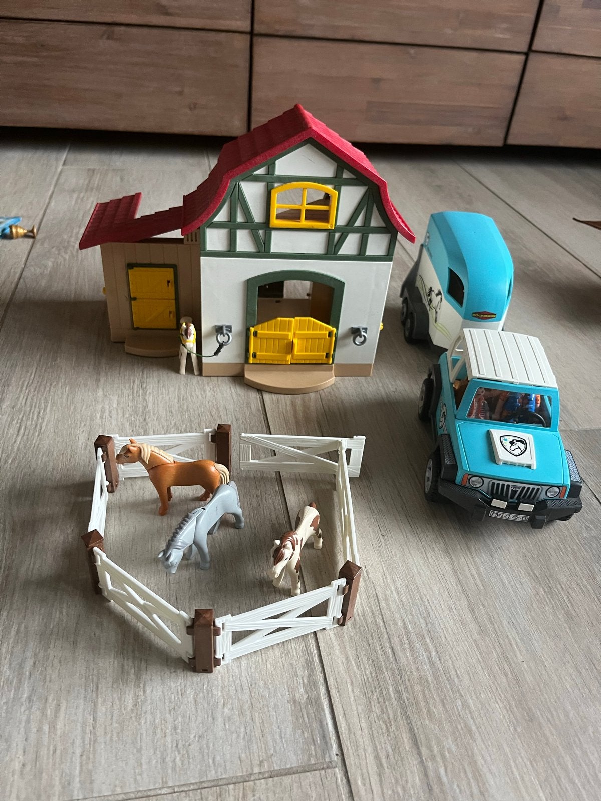 Playmobil paardenstal, auto met trailer en accessoires, Ophalen, Gebruikt, Jongen of Meisje