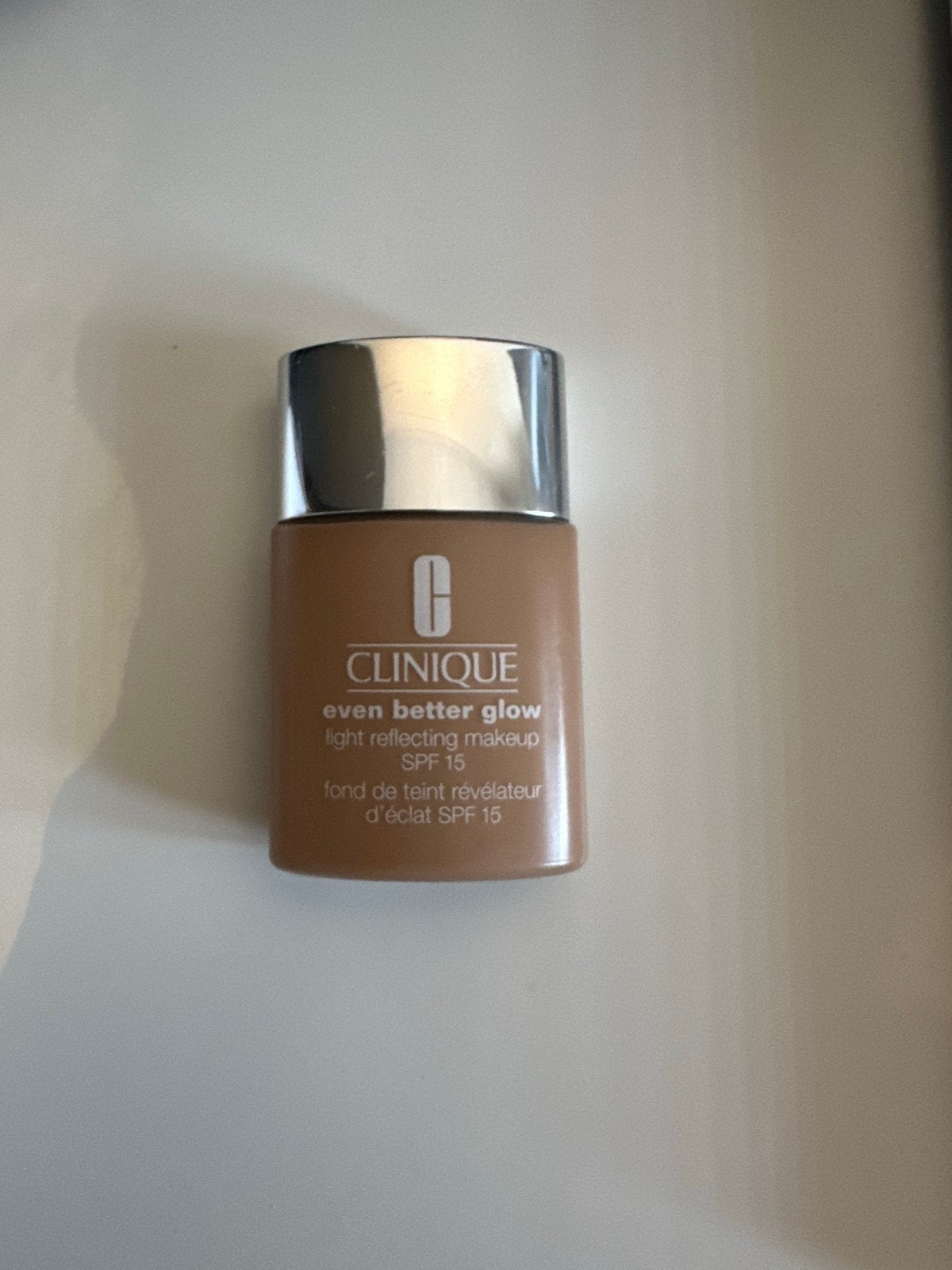 Clinique Even Better Glow Foundation SPF 15 - CN 58 Honey, Bruin, Gehele gezicht, Ophalen of Verzenden, Zo goed als nieuw