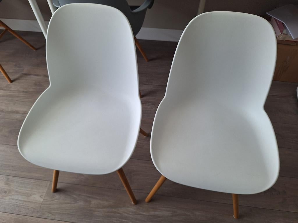 Twee Zuiver stoelen - Zeer goede staat, Huis en Inrichting, Stoelen, Twee, Modern, Scandinavisch, Wit, Zo goed als nieuw