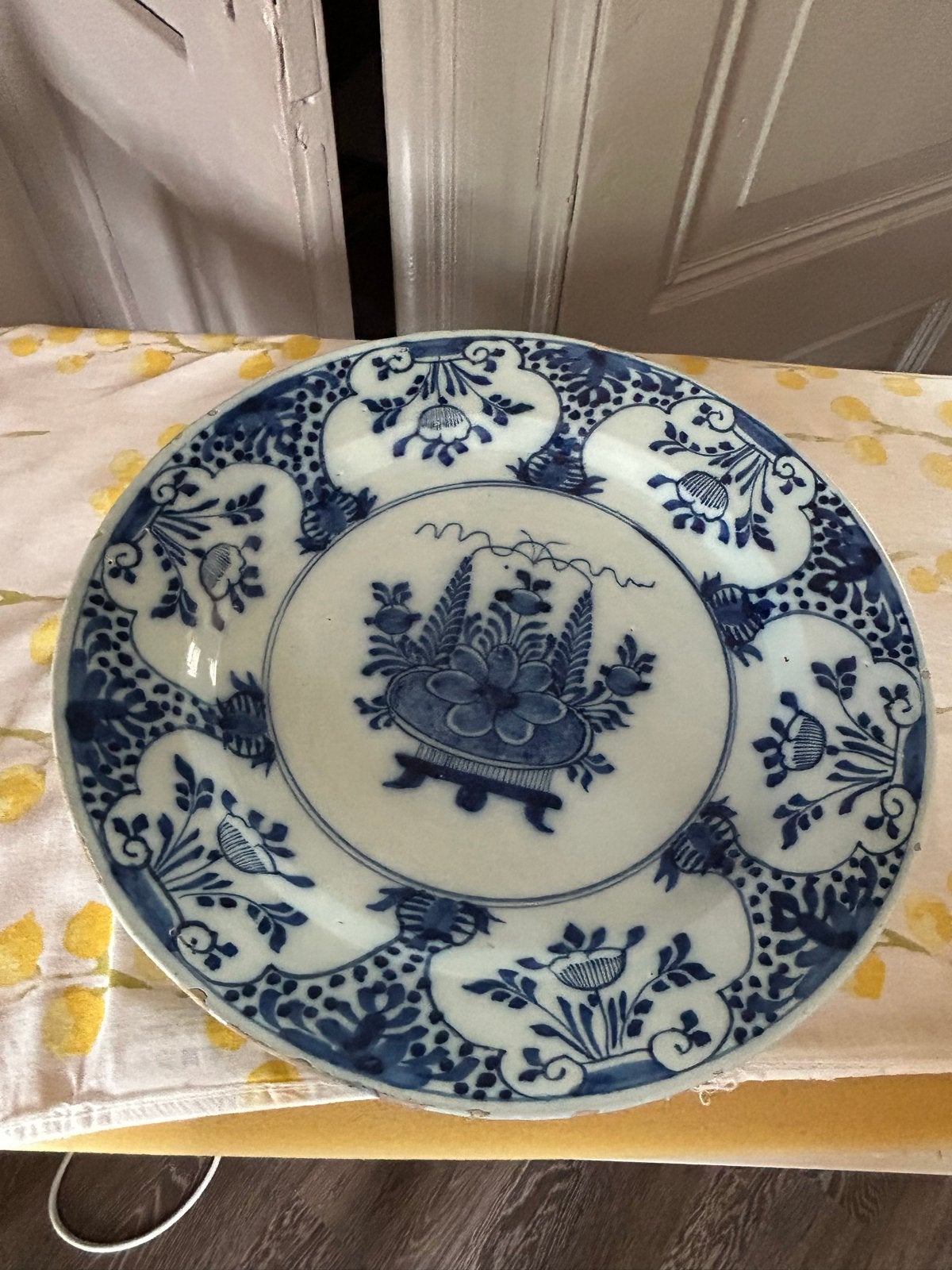 Antiek delts blauw  bord, 35 cm, 18e eeuw, Antiek en Kunst, Antiek | Servies los, Ophalen of Verzenden