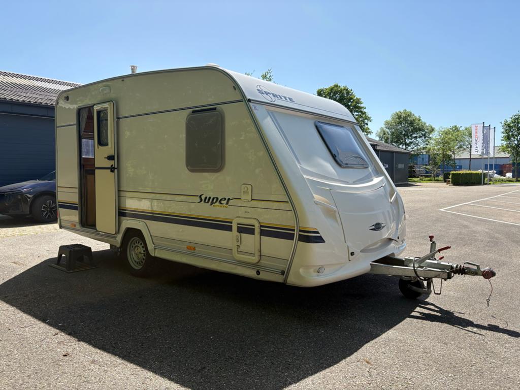 Sprite Super 410 Caravan met voortent - in zeer mooie staat, Vast bed, Treinzit, Particulier, 5 tot 6 meter