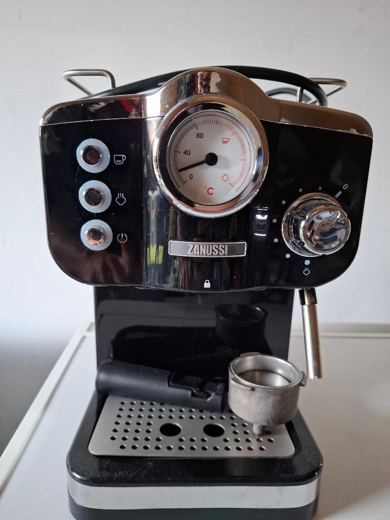Zanussi bonen koffiezetapparaat (kapot), Witgoed en Apparatuur, Koffiezetapparaten, Koffiemachine, Koffiebonen, Niet werkend, Ophalen