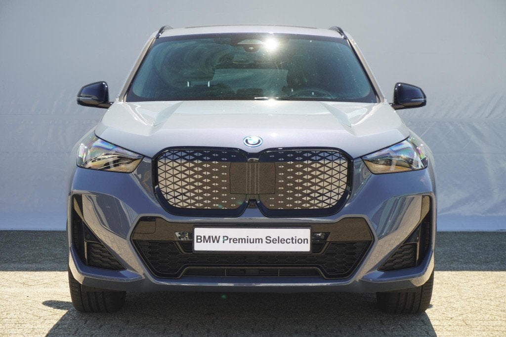 BMW iX1 xDrive30 | M Sportpakket Pro | Panoramadak | Trekhaa, Auto's, BMW, Stof, Gebruikt, Met garantie (alle), Vierwielaandrijving