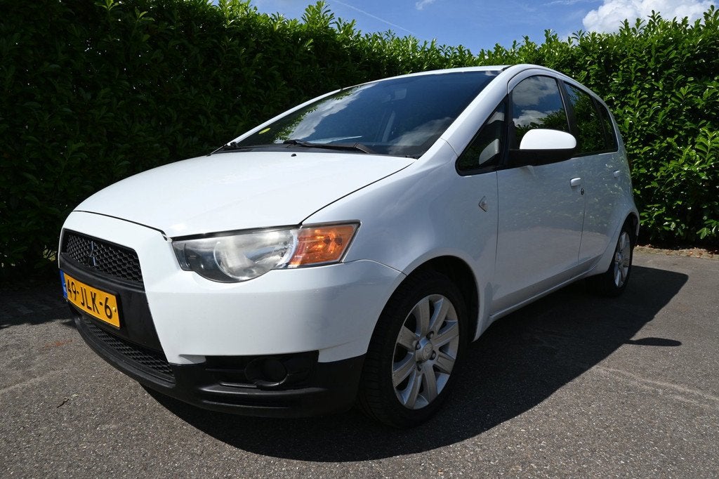 Mitsubishi Colt 1.3 Invite Automaat. Origineel Nederlandse a, Auto's, Mitsubishi, Automatische klimaatregeling, Gebruikt, 31 €/maand