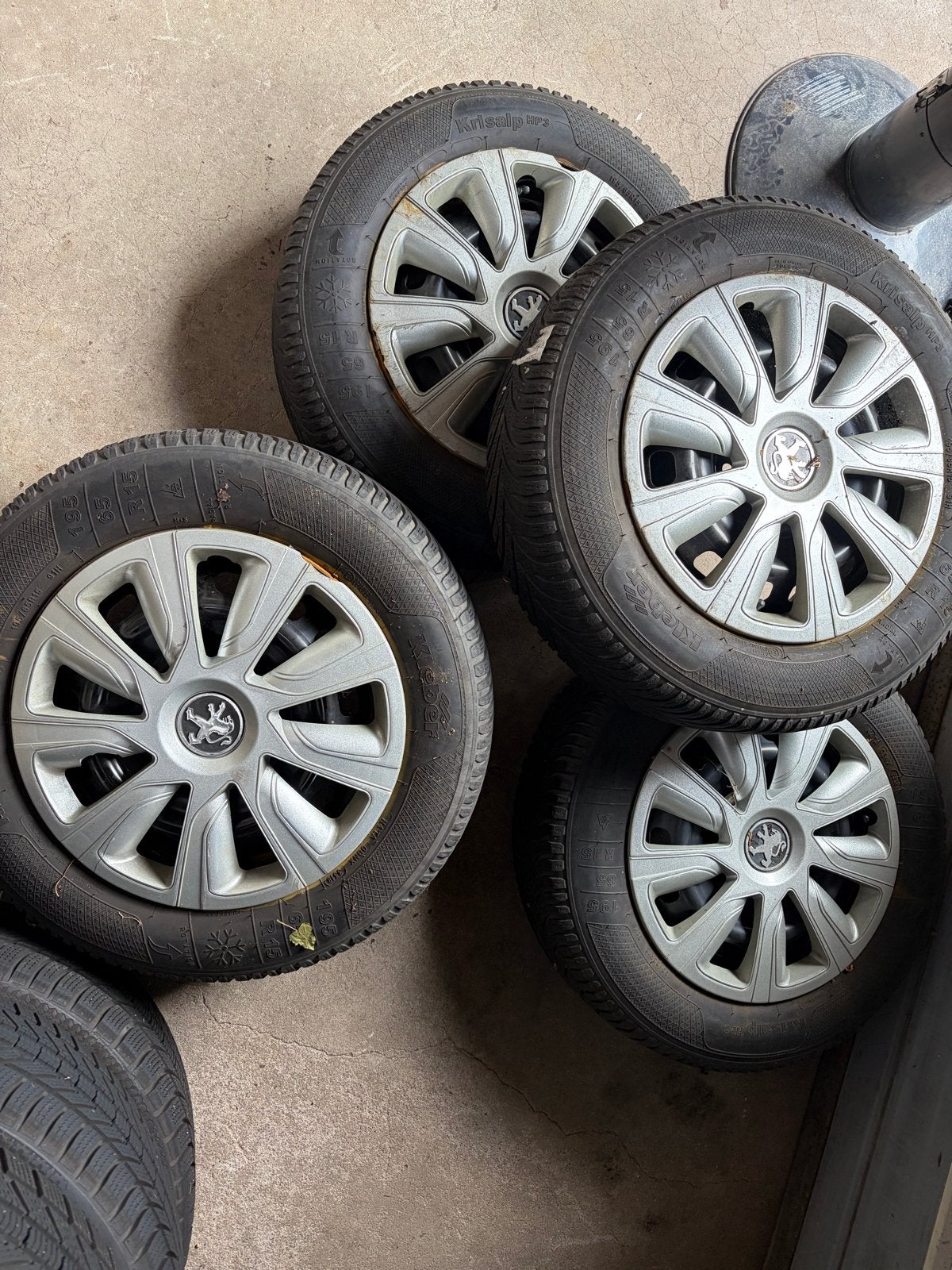 4 Winterbanden met velgen - Peugeot Partner 195/65 R15, Auto-onderdelen, Ophalen, 15 inch, Banden en Velgen, Winterbanden