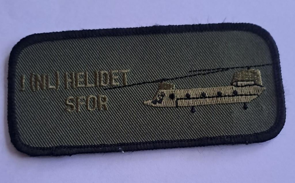KLU RNLAF 298 Squadron patch embleem Chinook SFOR helidet, Verzamelen, Verzenden, Luchtmacht, Nederland, Embleem of Badge