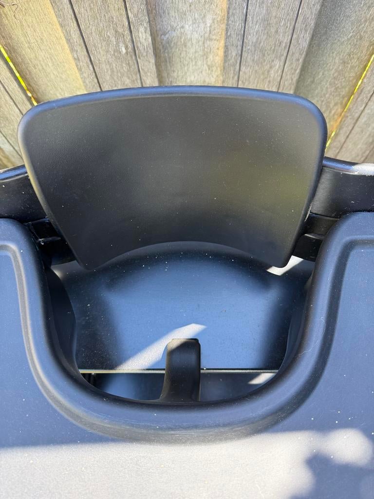 Stokke zwarte meegroeistoel met eetblad, Ophalen, Gebruikt, Meegroeistoel, Afneembaar eetblad