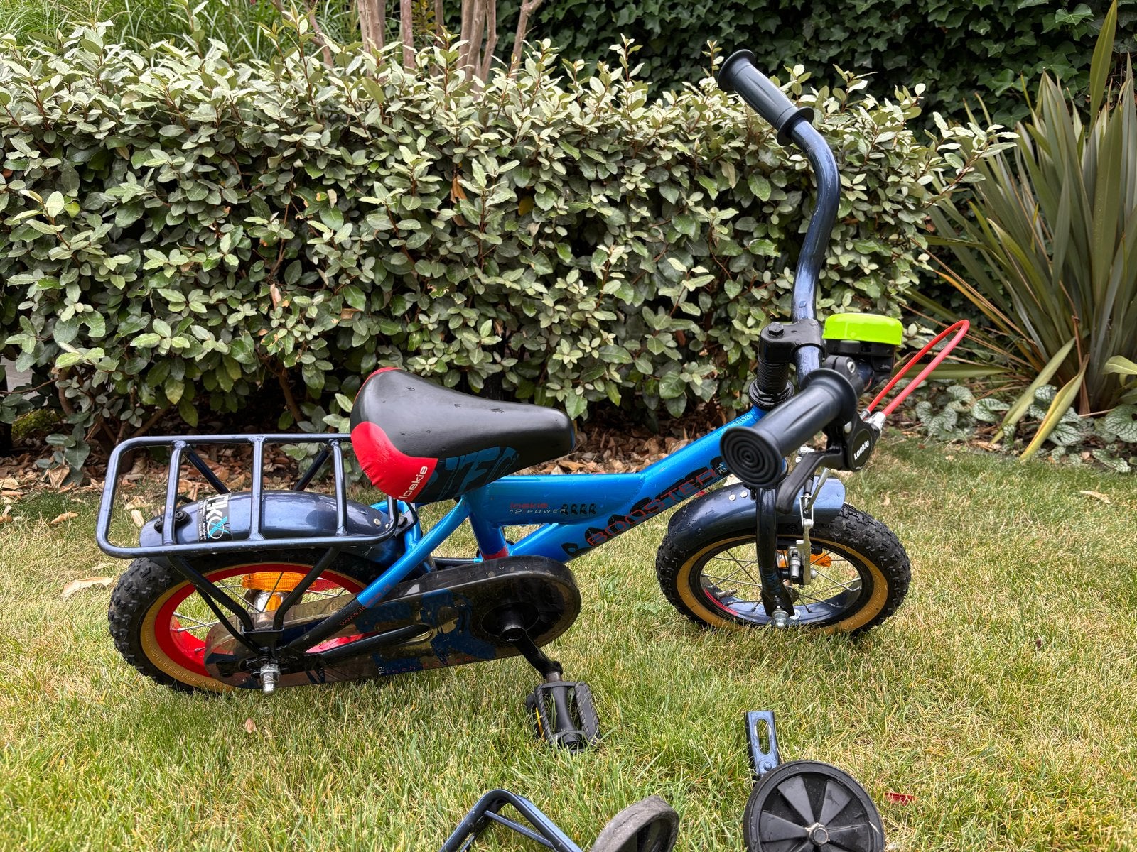Kinderfiets Loekie Booster met zijwieltjes 12 inch, Fietsen en Brommers, Fietsen | Kinderfietsjes, Ophalen, Terugtraprem, Zijwieltjes