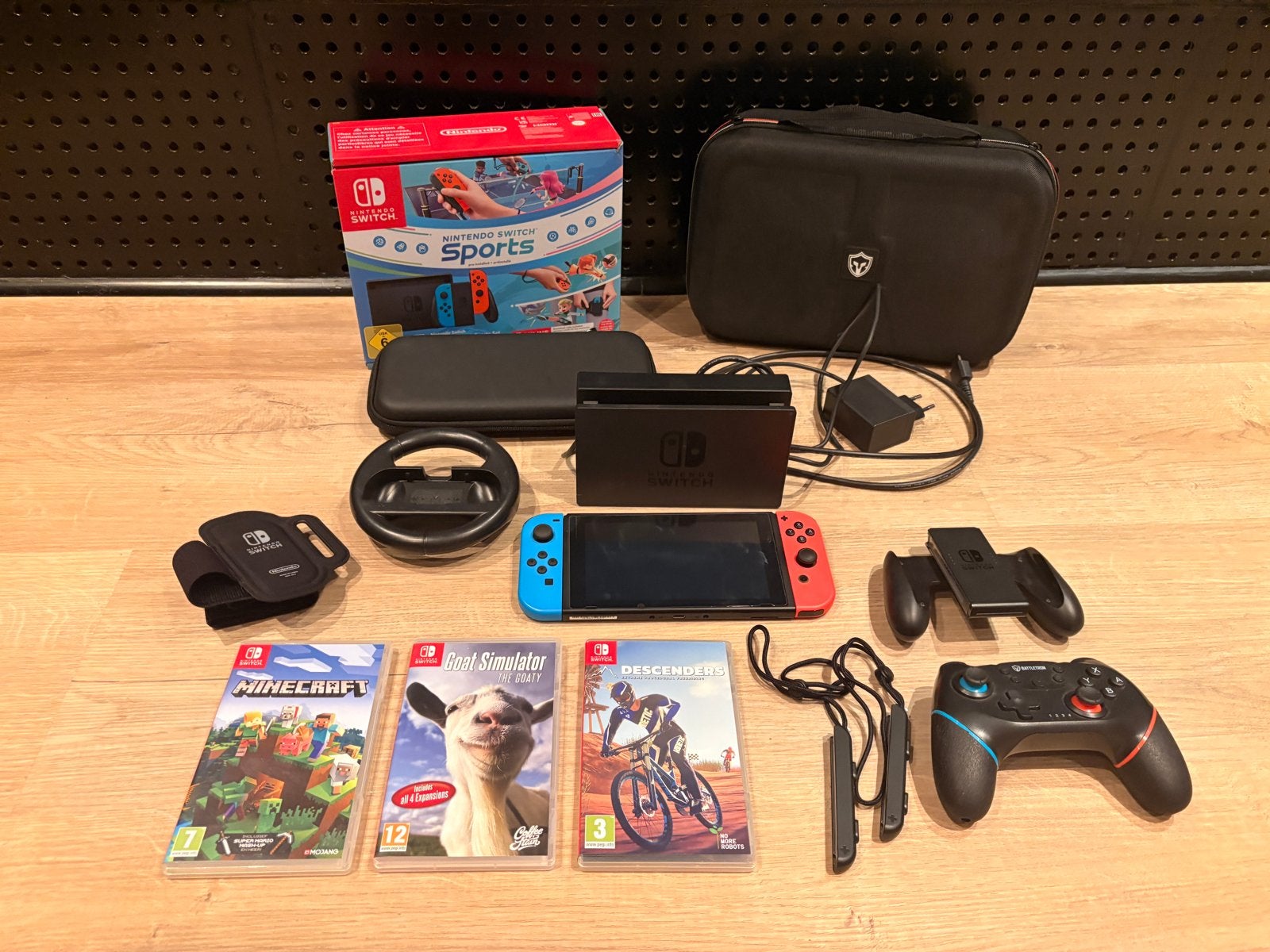Nintendo Switch (2019 Upgrade) met 3 games en accessoires, Switch 2019 Upgrade, Met games, Met 2 controllers, Ophalen of Verzenden
