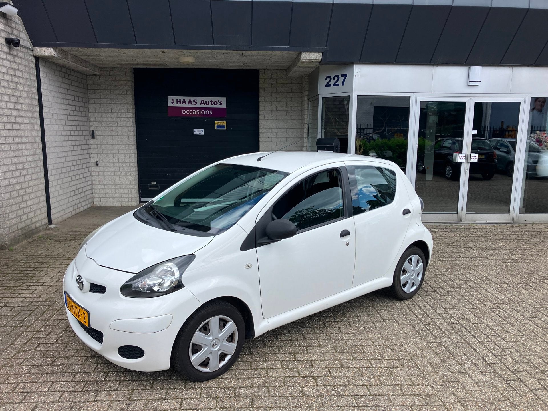 Toyota Aygo 1.0-12V Access / 5 DEUREN / ZUINIG / LAGE WEGENB, Voorwielaandrijving, Stof, Gebruikt, Zwart