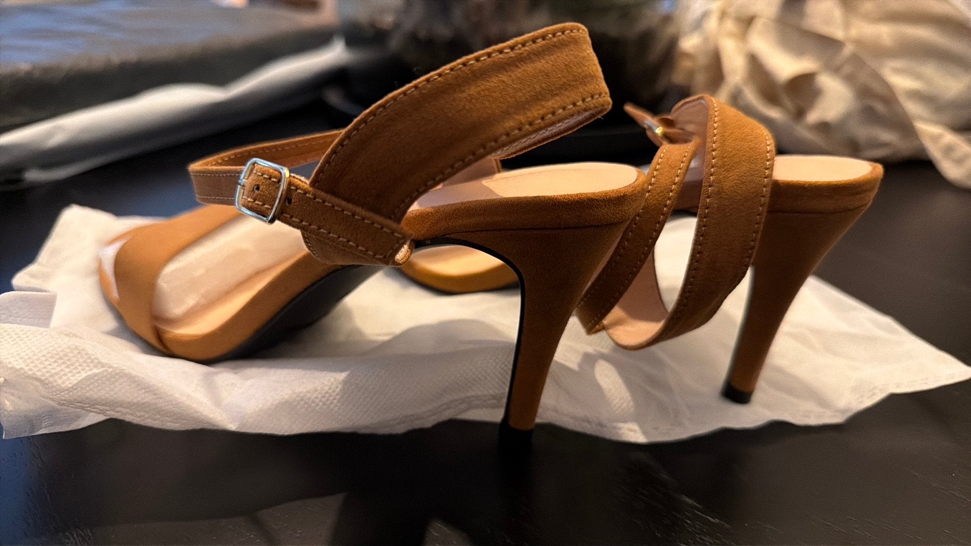 Bruin cognac suede sandaal hakken., Ophalen, Nieuw, Schoenen