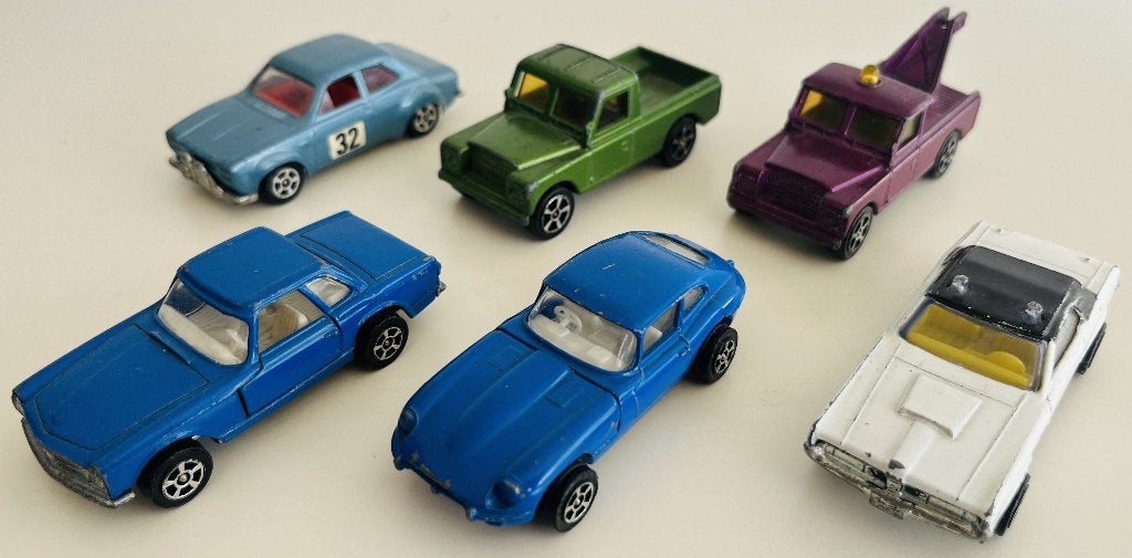 Corgi Juniors WhizzWheels 5 st. plus 1 Efsi in goede staat, Ophalen of Verzenden, Gebruikt, Auto, Corgi