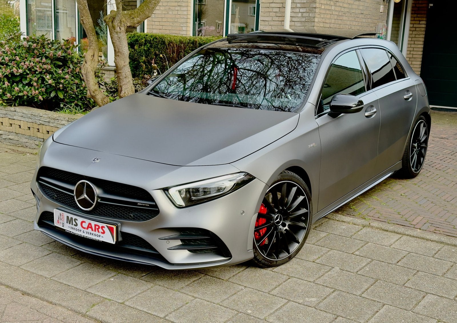 Mercedes A -klasse AMG A35 4 matic Pano| burmester|camera, Auto's, Automaat, Parkeerassistent, 1800 kg, Euro 6