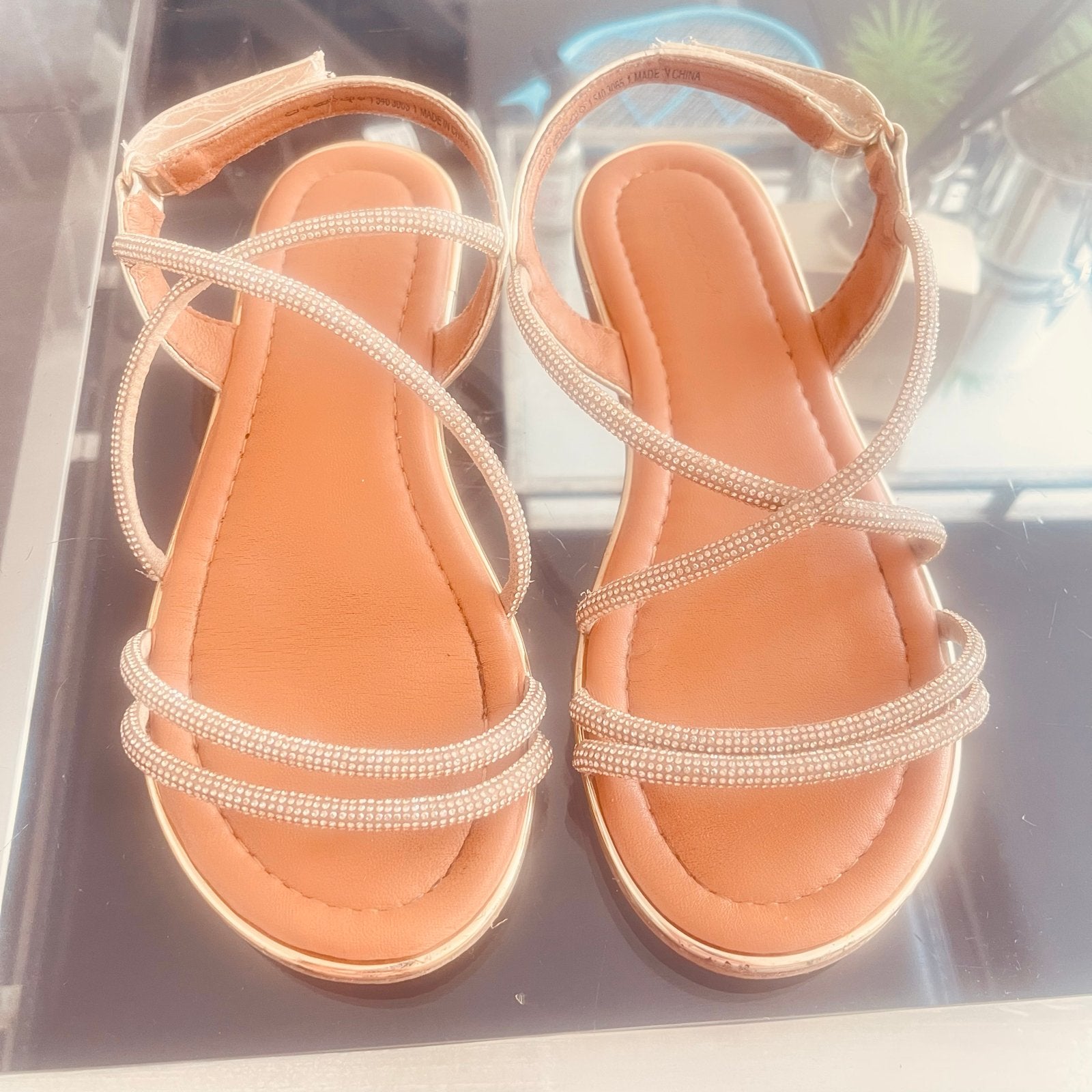 Gouden sandalen met strass steentjes - Maat 34, Ophalen, Zo goed als nieuw, Overige kleuren, Sandalen of Muiltjes