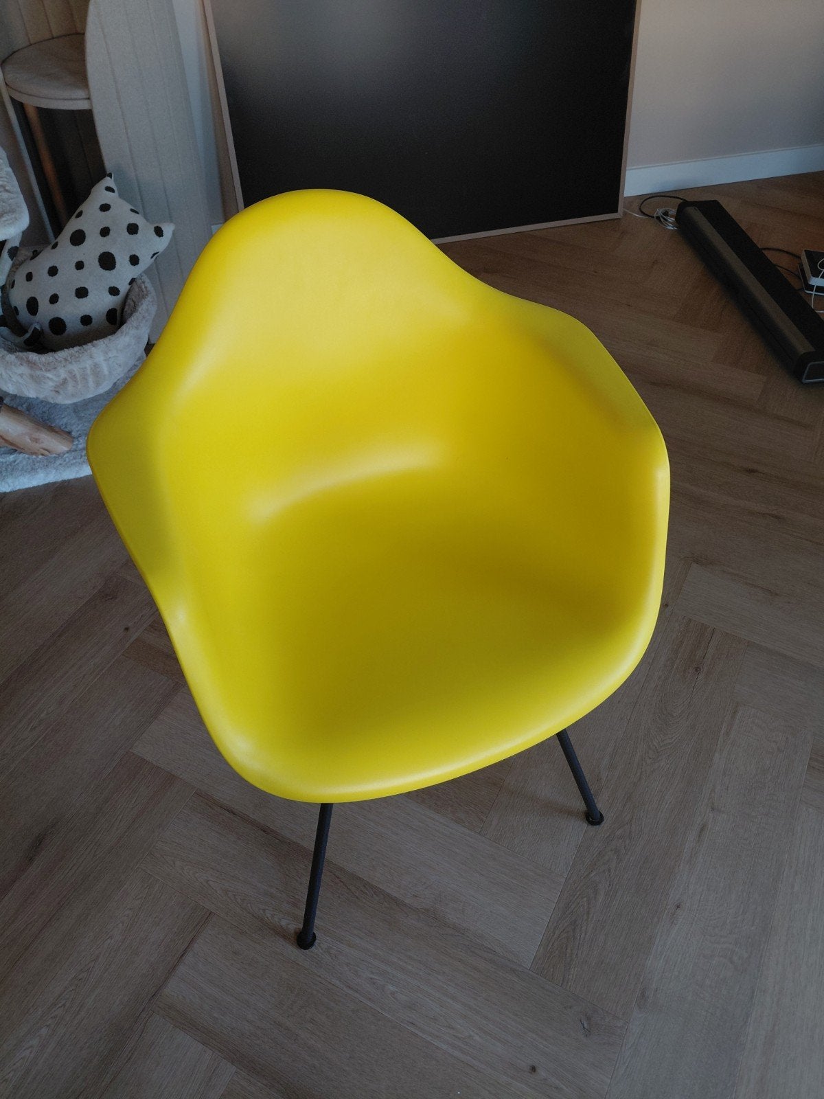 Vrolijk gele kuipstoel met zwarte poten, Ophalen, Gebruikt, Overige kleuren, Metaal