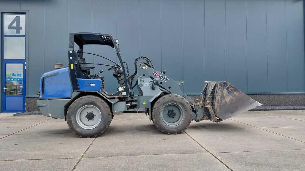 Giant V5003 HD, Tobroco, Info@tobroco.nl, Sprendlingenstraat 57
5061 KM  Oisterwijk, NL, Wiellader of Shovel